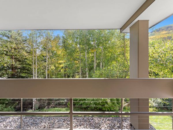 Nice two story unit on the West Vail shuttle