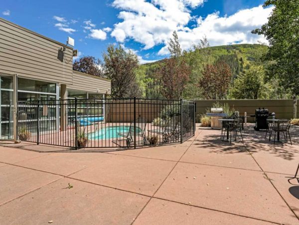 Nice two story unit on the West Vail shuttle