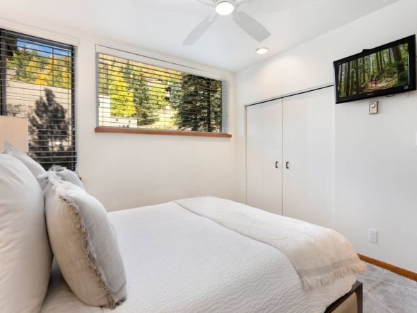 Nice two story unit on the West Vail shuttle