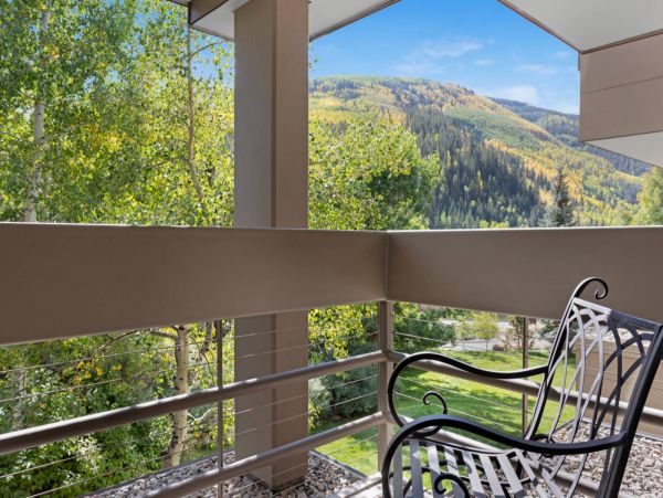 Nice two story unit on the West Vail shuttle