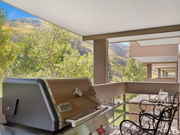 Nice two story unit on the West Vail shuttle