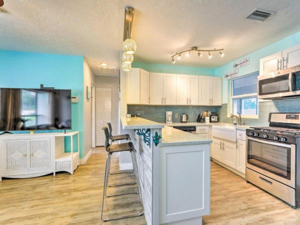Bradenton 3 Bedroom Home with Canal View & Dock
