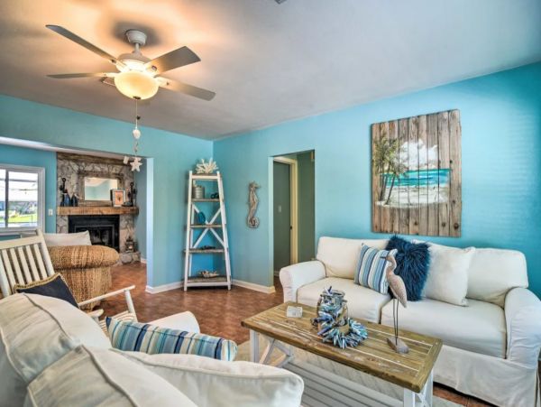 Canal-Front 3 Bedroom Vacation Pool Home in Bradenton