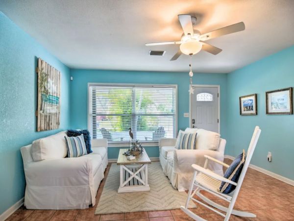 Canal-Front 3 Bedroom Vacation Pool Home in Bradenton