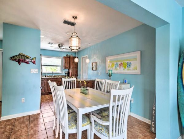 Canal-Front 3 Bedroom Vacation Pool Home in Bradenton