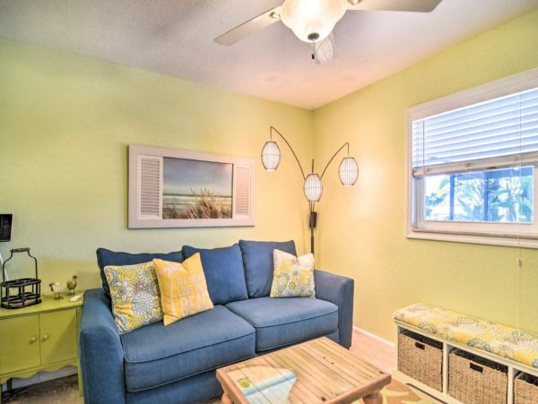 Canal-Front 3 Bedroom Vacation Pool Home in Bradenton