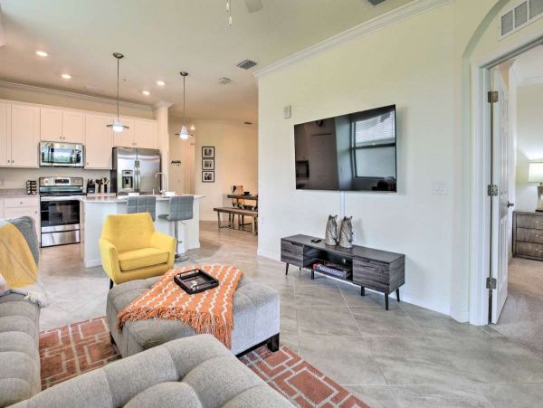 Lake City Vacation Condo Three Bedroom Walk to Beach