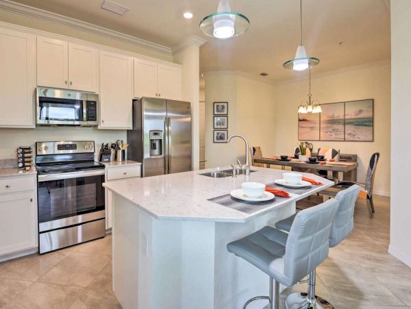 Lake City Vacation Condo Three Bedroom Walk to Beach
