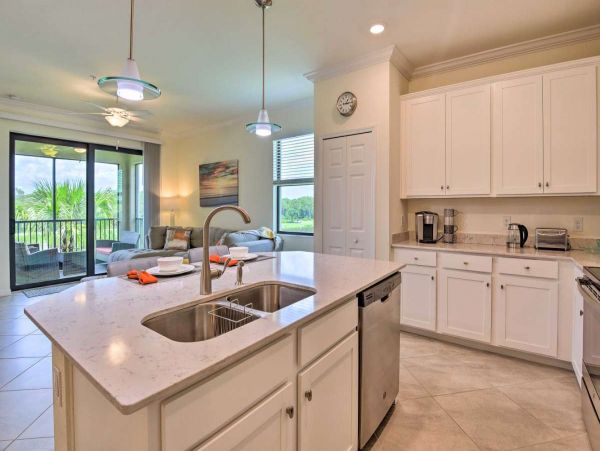 Lake City Vacation Condo Three Bedroom Walk to Beach