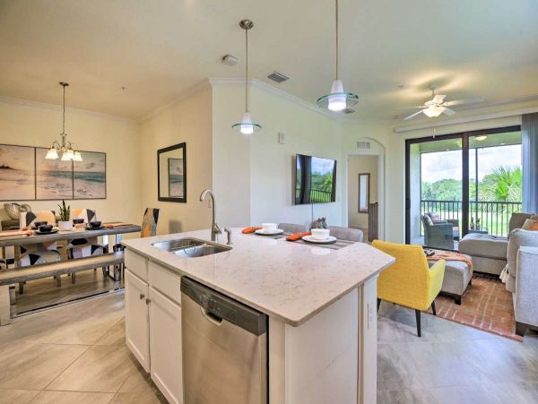 Lake City Vacation Condo Three Bedroom Walk to Beach