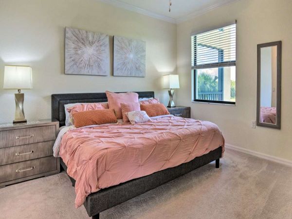 Lake City Vacation Condo Three Bedroom Walk to Beach