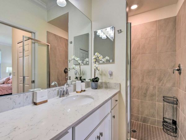 Lake City Vacation Condo Three Bedroom Walk to Beach