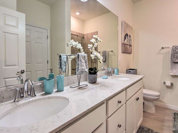 Lake City Vacation Condo Three Bedroom Walk to Beach