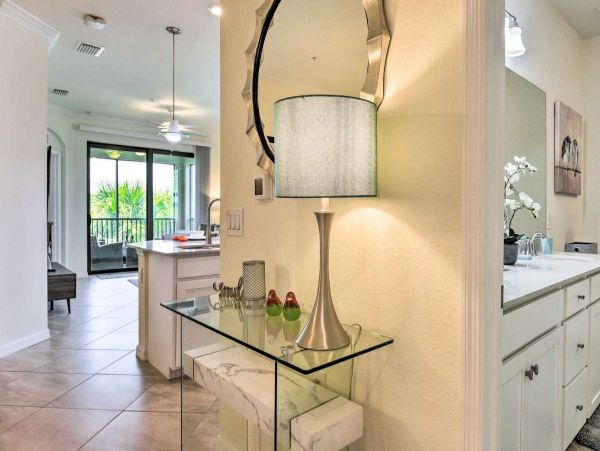 Lake City Vacation Condo Three Bedroom Walk to Beach