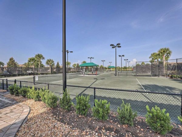 Lake City Vacation Condo Three Bedroom Walk to Beach