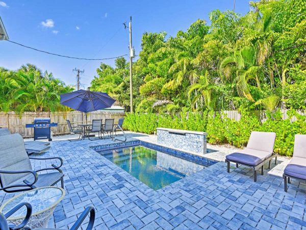Lovely 3 Bedroom Townhome in Holmes Beach Walk to Beach
