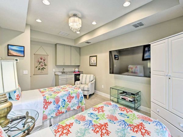 Lovely 3 Bedroom Townhome in Holmes Beach Walk to Beach