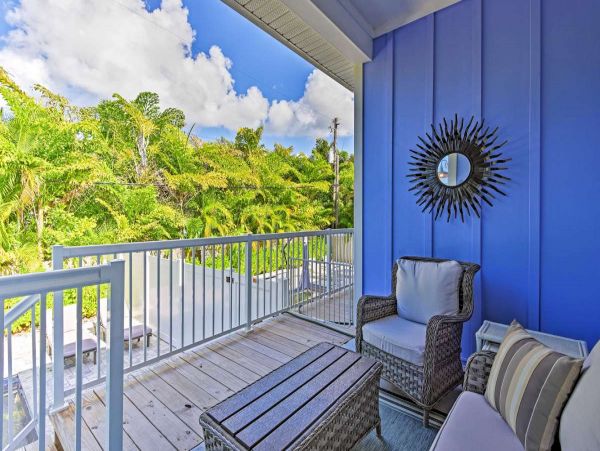 Lovely 3 Bedroom Townhome in Holmes Beach Walk to Beach