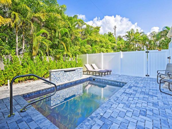 Lovely 3 Bedroom Townhome in Holmes Beach Walk to Beach
