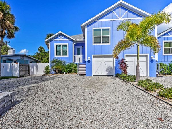 Lovely 3 Bedroom Townhome in Holmes Beach Walk to Beach