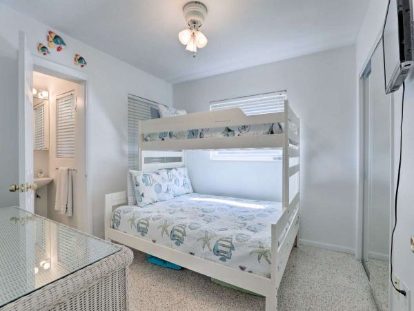 Anna Maria Island Holmes Beach Home 1031096