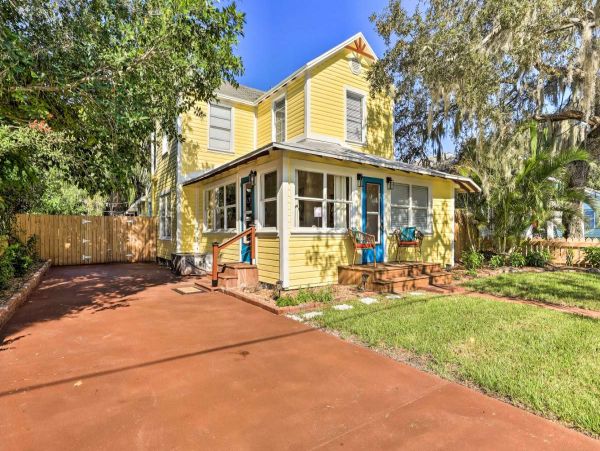 Charming Palmetto Retreat with Backyard Haven