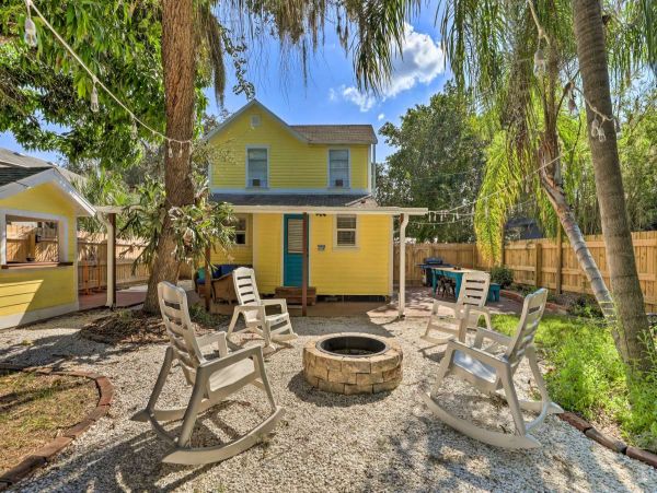 Charming Palmetto Retreat with Backyard Haven