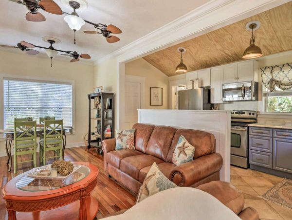 Charming Palmetto Retreat with Backyard Haven