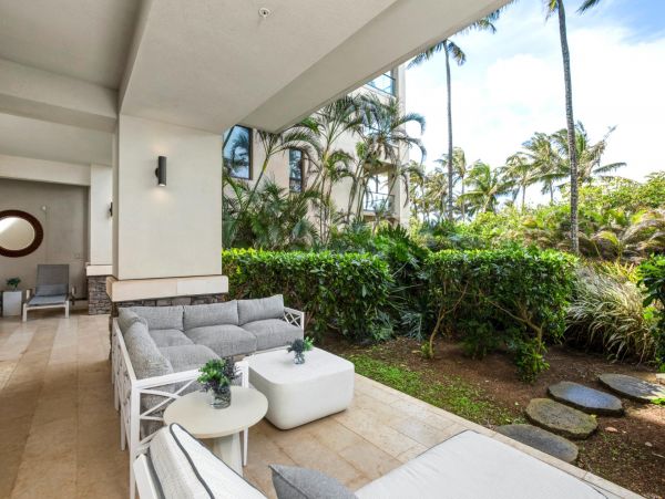 Beachside Three Bedroom Vacation Rental Condo in Kapalua
