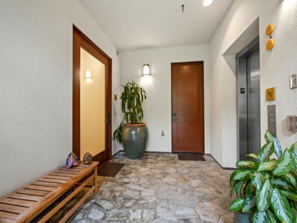 Beachside Three Bedroom Vacation Rental Condo in Kapalua