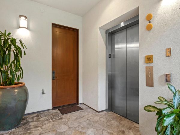 Beachside Three Bedroom Vacation Rental Condo in Kapalua