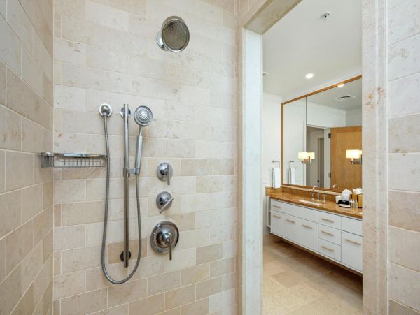 Beachside Three Bedroom Vacation Rental Condo in Kapalua