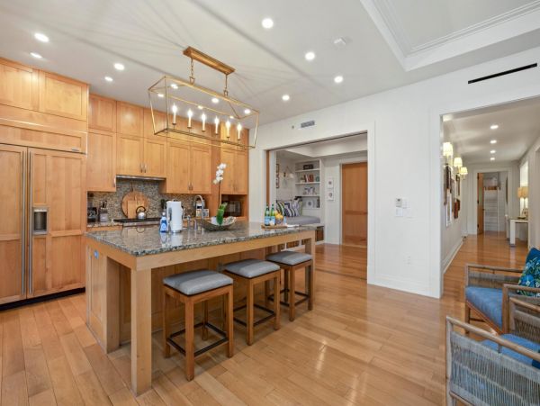 Beachside Three Bedroom Vacation Rental Condo in Kapalua