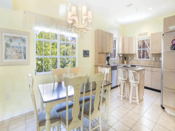 Three Bedroom Vacation Rental Close to Beach in Siesta Key