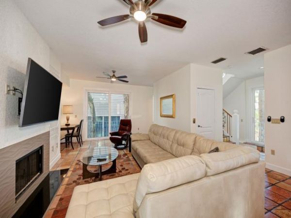 Beautiful Three Bedroom Vacation Rental Close to Beach Sleeps 6