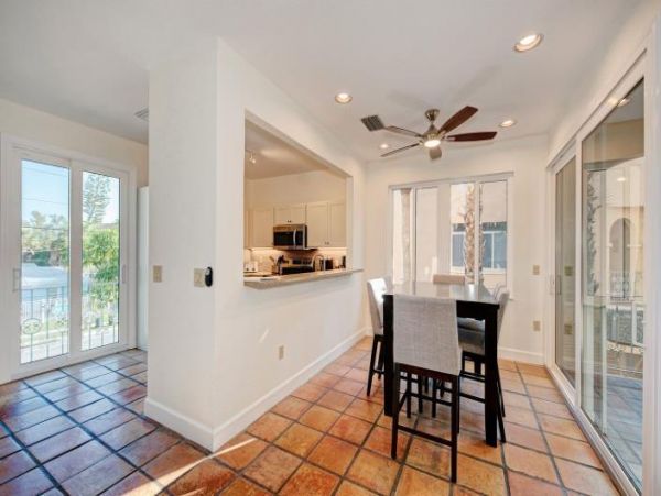 Beautiful Three Bedroom Vacation Rental Close to Beach Sleeps 6