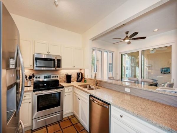 Beautiful Three Bedroom Vacation Rental Close to Beach Sleeps 6