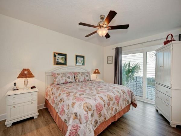 Beautiful Three Bedroom Vacation Rental Close to Beach Sleeps 6