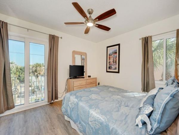Beautiful Three Bedroom Vacation Rental Close to Beach Sleeps 6
