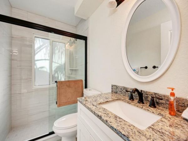 Beautiful Three Bedroom Vacation Rental Close to Beach Sleeps 6