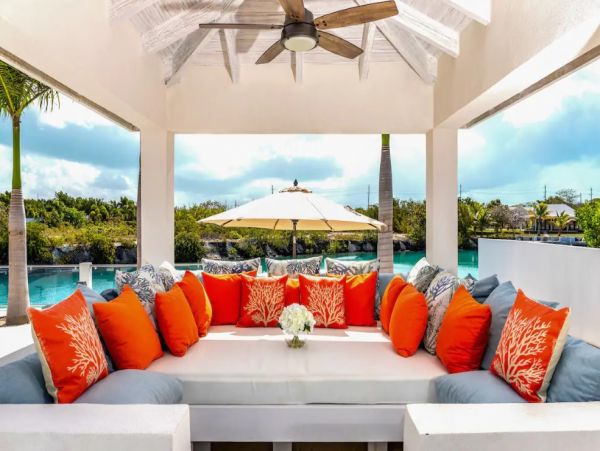 Luxury 8 Bedroom Villa with Private Pool & Canal View