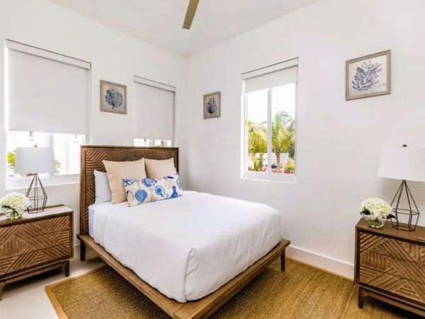 Luxury 8 Bedroom Villa with Private Pool & Canal View