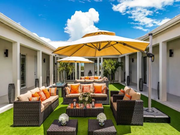 Luxury 8 Bedroom Villa with Private Pool & Canal View