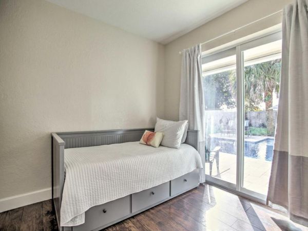 Lovely 4 Bedroom Home with Pool in Deerfield Beach