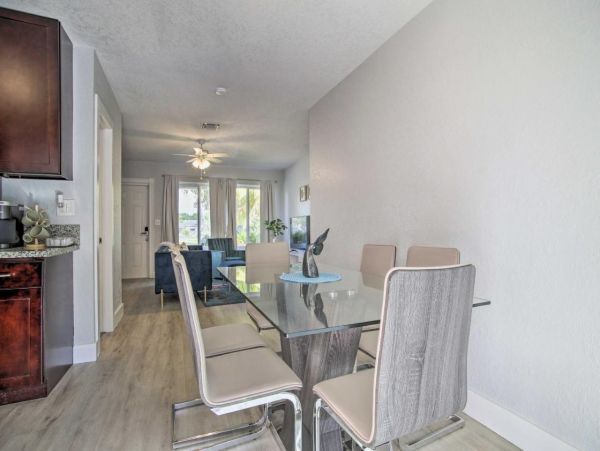 Lovely 4 Bedroom Home with Pool in Deerfield Beach