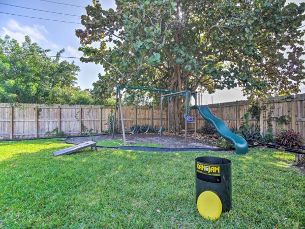 Lovely 4 Bedroom Home with Pool in Deerfield Beach