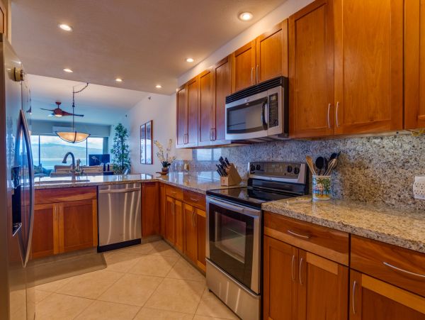 Two Bedroom Luxury Vacation Condo with Panoramic Ocean Views