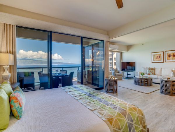 Two Bedroom Luxury Vacation Condo with Panoramic Ocean Views