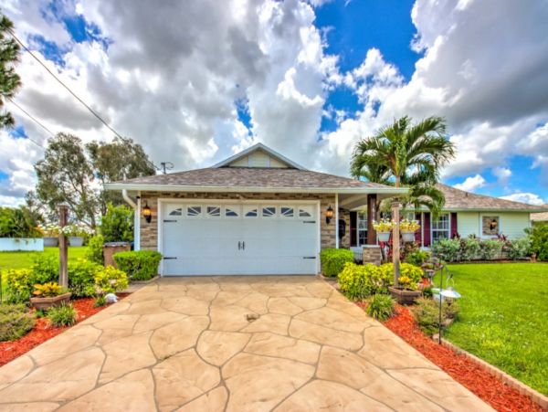 Cape Coral Vacation Pool Home Sleeps 6 Guests