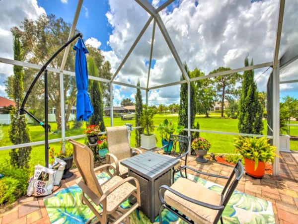 Cape Coral Vacation Pool Home Sleeps 6 Guests
